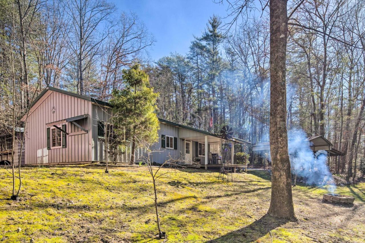 Penrose Home With Covered Deck And Fire Pit! Luaran gambar
