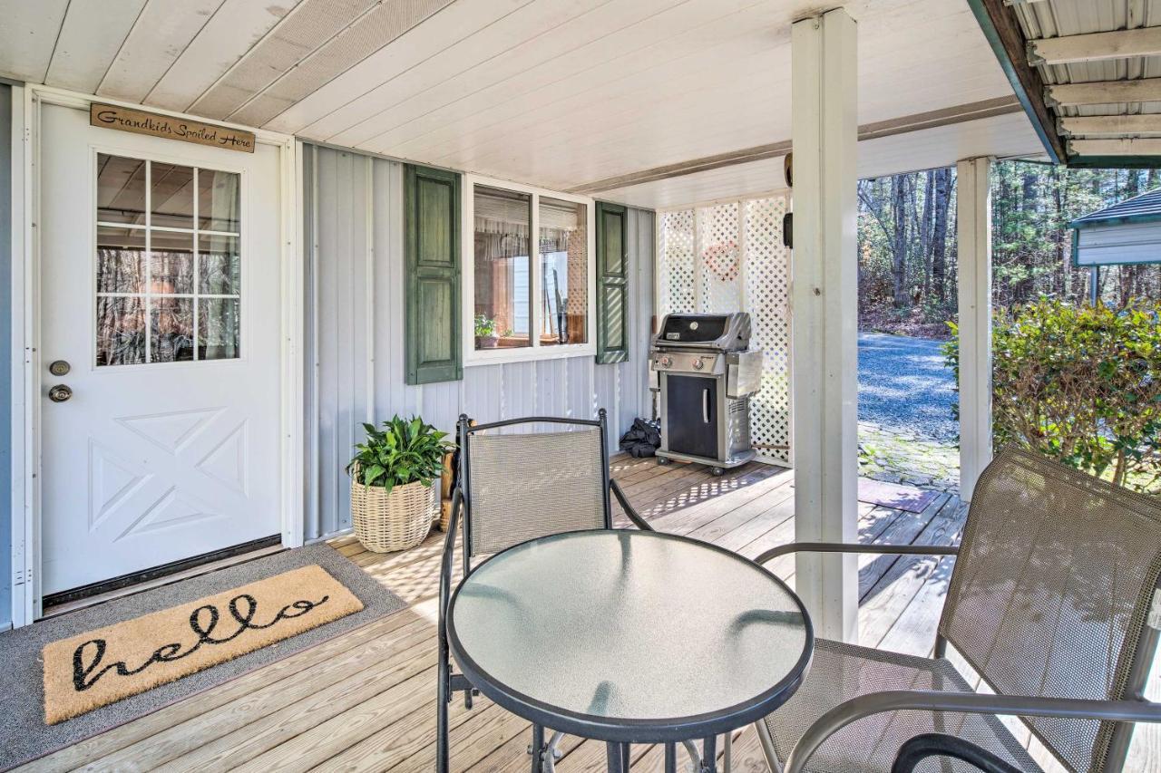Penrose Home With Covered Deck And Fire Pit! Luaran gambar