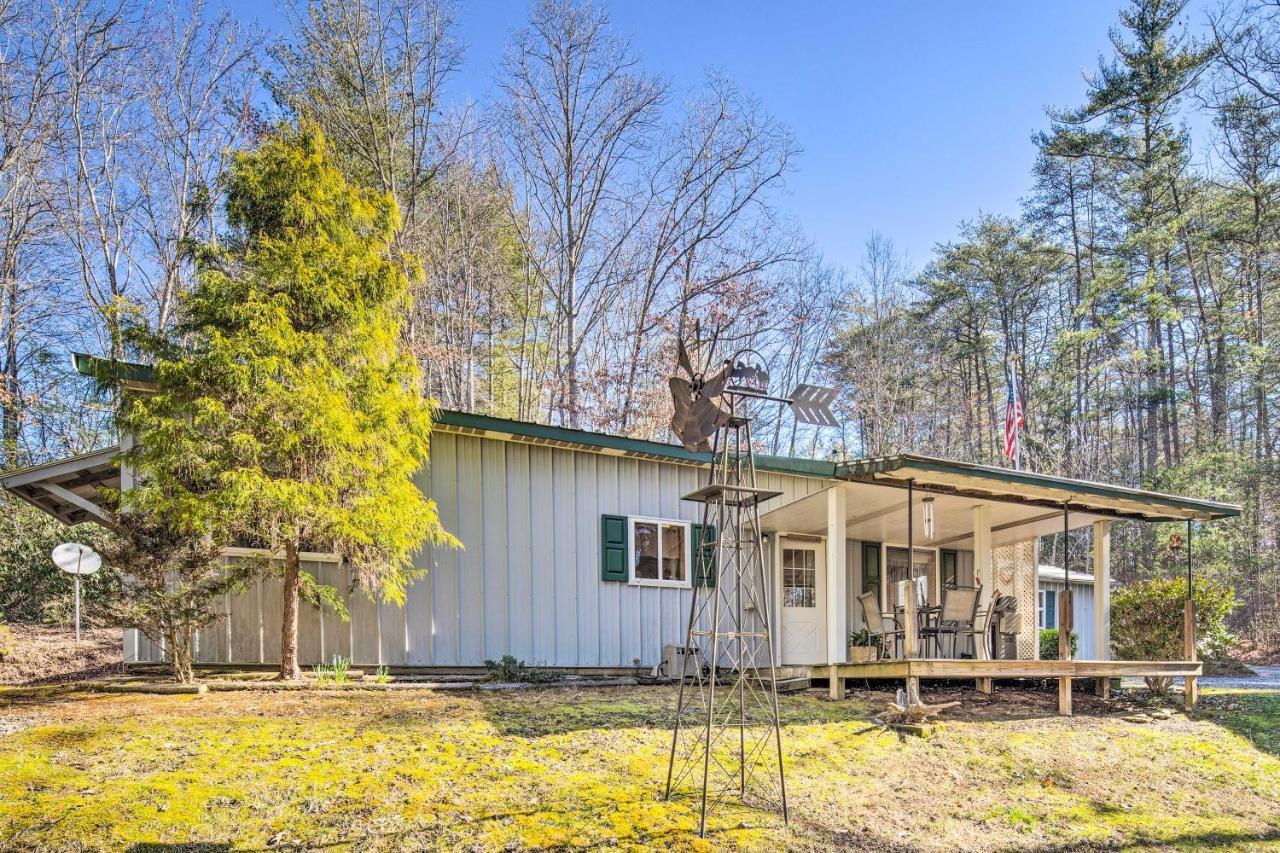 Penrose Home With Covered Deck And Fire Pit! Luaran gambar